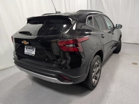 New 2026 Chevrolet Trax LT w/ LT Convenience Package FWD image 3