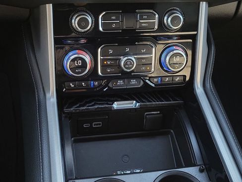 Used 2023 GMC Yukon XL Denali image 34