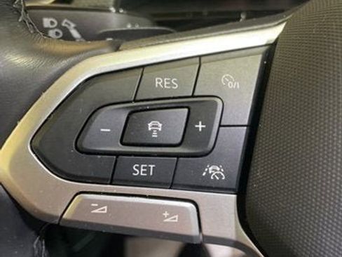 Certified 2024 Volkswagen Atlas Cross Sport SEL Premium R-Line AWD/4WD image 19