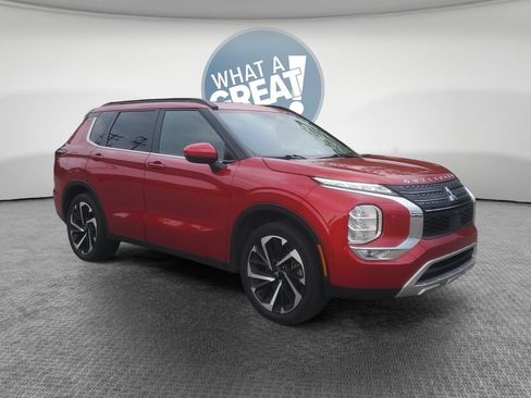 Used 2023 Mitsubishi Outlander SE AWD/4WD image 1