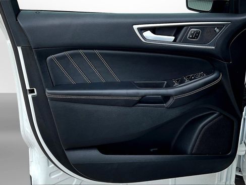 Used 2023 Ford Edge ST image 25