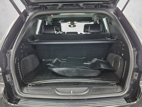 Used 2018 Jeep Grand Cherokee Altitude AWD/4WD image 6