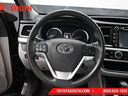 Used 2016 Toyota Highlander Limited AWD/4WD image 22