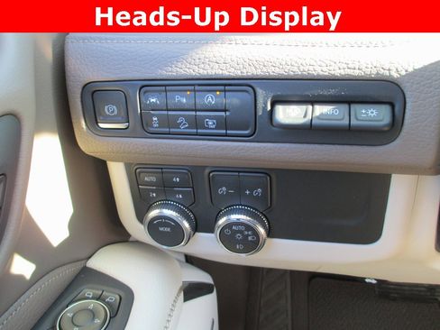 Used 2023 GMC Yukon Denali image 31