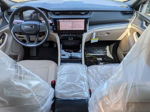 New 2026 Jeep Grand Cherokee Limited AWD/4WD image 16