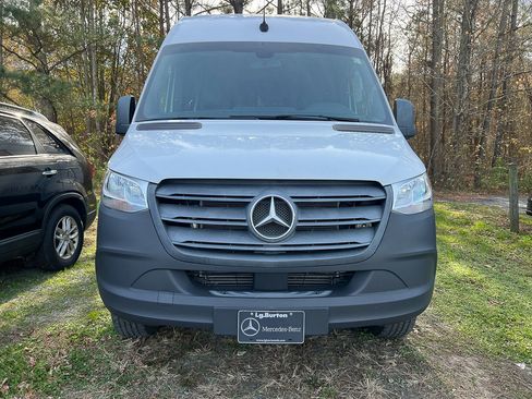 Used 2020 Mercedes-Benz Sprinter 2500 image 10