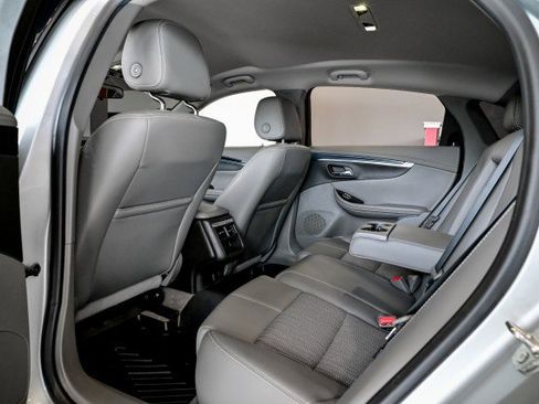 Used 2019 Chevrolet Impala LT FWD image 17