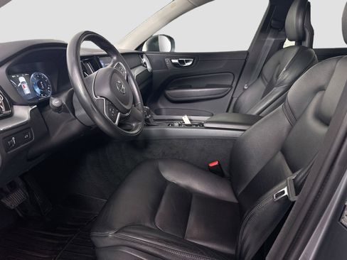 Used 2018 Volvo XC60 T6 Momentum w/ Convenience Package image 22