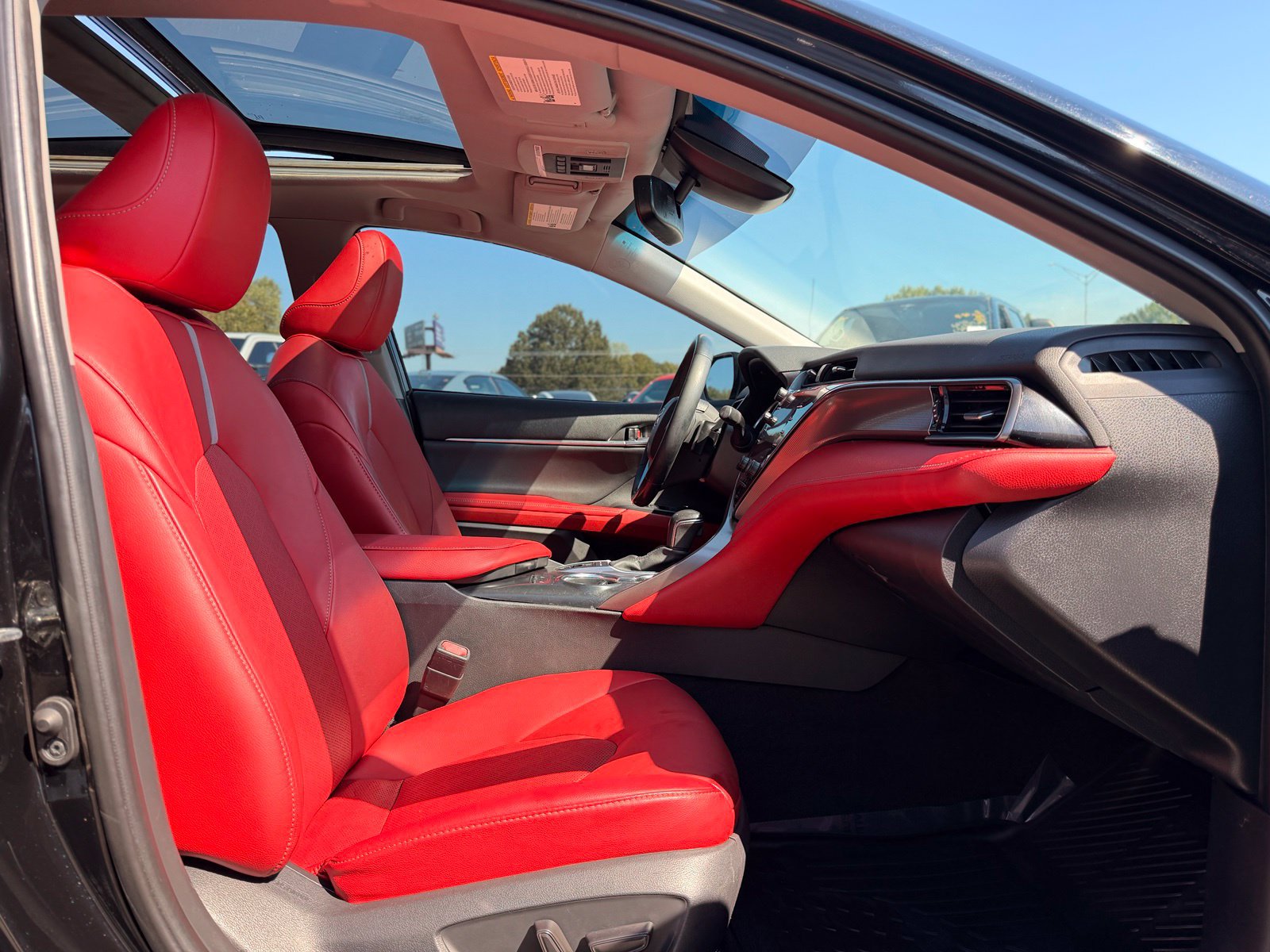 Used 2020 Toyota Camry XSE FWD image 30