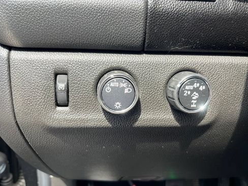 Used 2022 Chevrolet Colorado ZR2 w/ ZR2 Midnight Special Edition AWD/4WD image 13