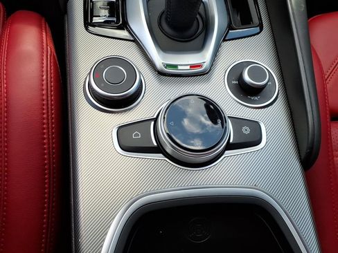 Used 2023 Alfa Romeo Giulia Veloce RWD image 29