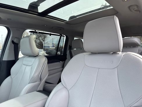 Used 2023 Jeep Grand Cherokee L Overland w/ Luxury Tech Group IV image 15