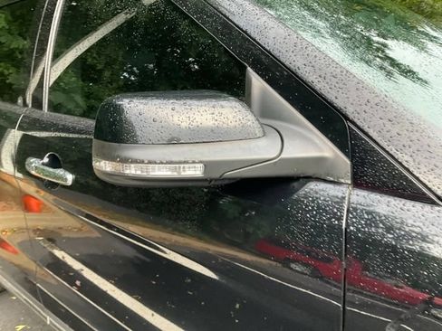 Used 2018 Ford Explorer Limited FWD image 3