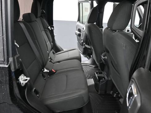 Used 2022 Jeep Gladiator Sport AWD/4WD image 6