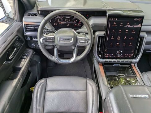 Used 2025 GMC Yukon Denali RWD image 16