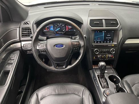 Used 2018 Ford Explorer XLT w/ Equipment Group 202A AWD/4WD image 19