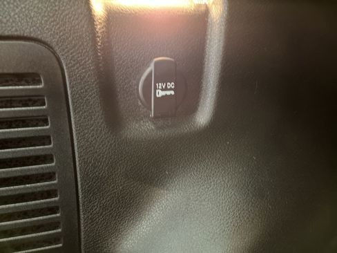 Used 2017 Jeep Renegade Latitude w/ Popular Equipment Group image 27