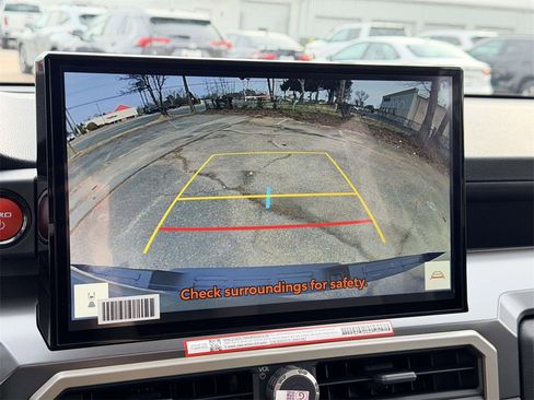 Used 2025 Toyota Tacoma TRD Off-Road image 4