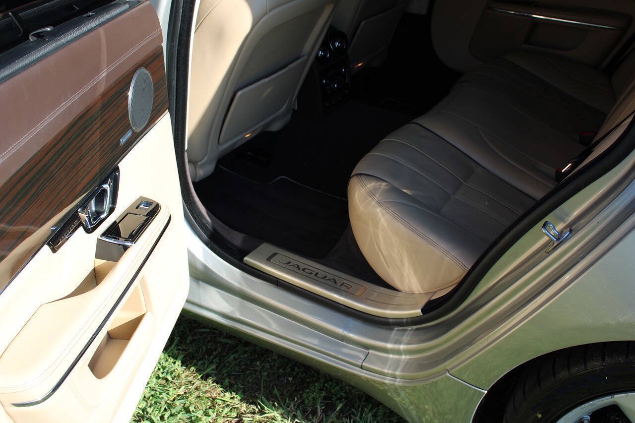 Used 2014 Jaguar XJ L Portfolio RWD image 35