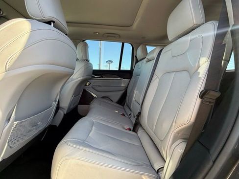 Used 2022 Jeep Grand Cherokee Overland image 14