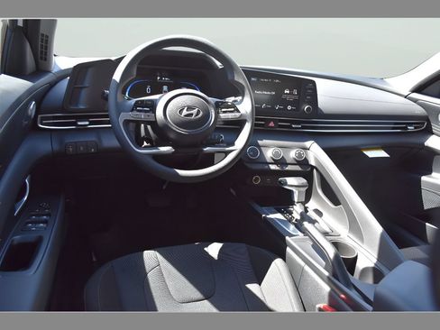 New 2026 Hyundai Elantra SE FWD image 10