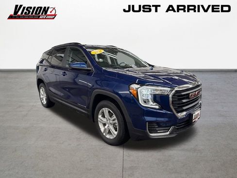 Used 2022 GMC Terrain SLE w/ Driver Convenience Package image 3