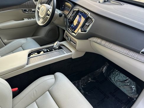 Used 2023 Volvo XC90 B6 Ultimate w/ Lounge Package image 18