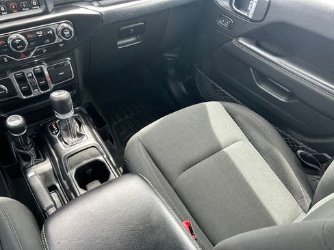 Used 2020 Jeep Wrangler Unlimited Sahara w/ Uconnect 4C Nav & Sound Group AWD/4WD image 15
