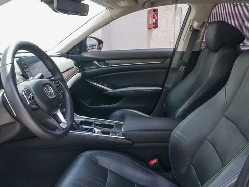 Used 2018 Honda Accord Touring image 15