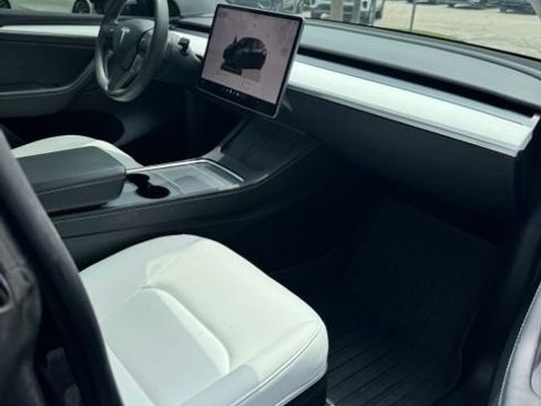 Used 2024 Tesla Model Y Performance AWD/4WD image 16