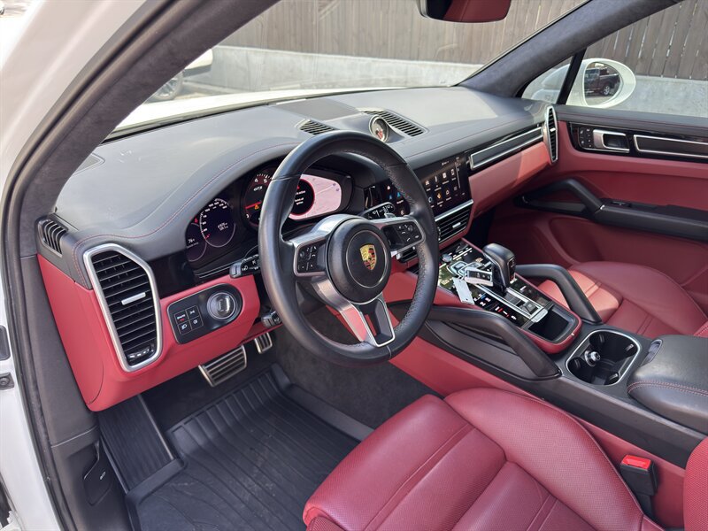 Used 2022 Porsche Cayenne GTS AWD/4WD image 22