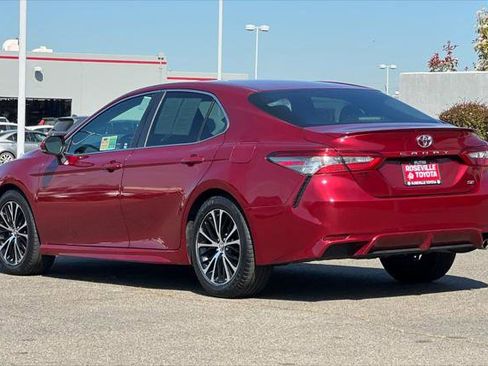 Certified 2018 Toyota Camry SE w/ Moonroof Package image 7