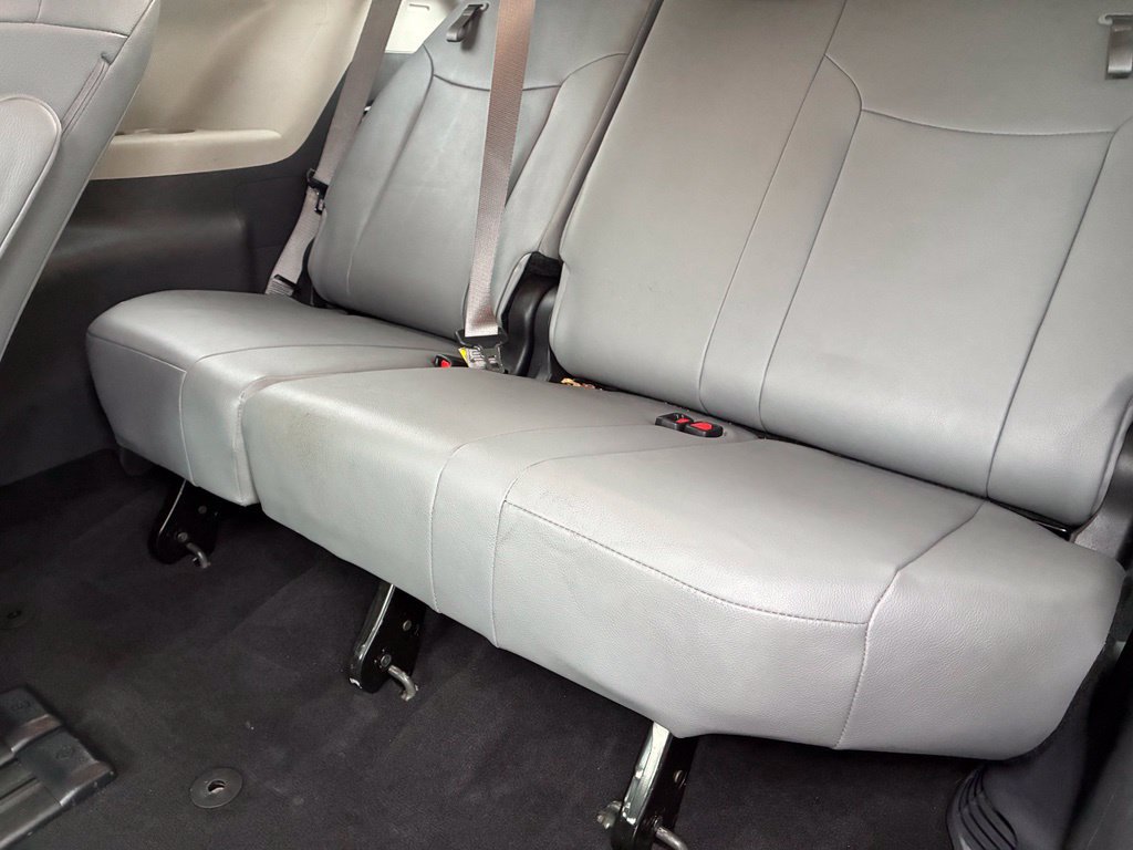 Used 2023 Toyota Sienna XLE FWD image 25