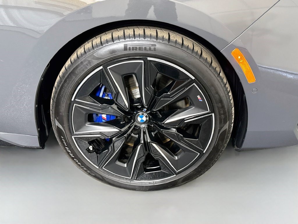 Used 2026 BMW 740i w/ Premium Package RWD image 31
