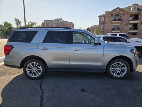 Used 2024 Ford Expedition XLT RWD image 4
