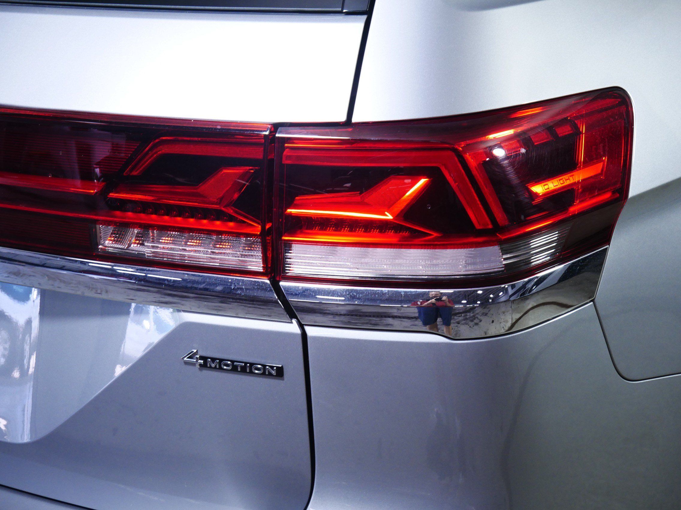 Used 2024 Volkswagen Atlas SE AWD/4WD image 17