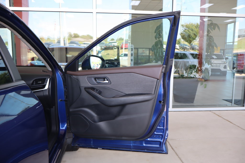 Used 2023 Nissan Rogue SV AWD/4WD image 41