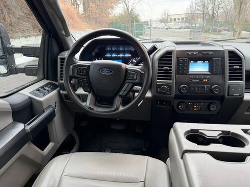 Used 2022 Ford F250 XL w/ Power Equipment Group image 32