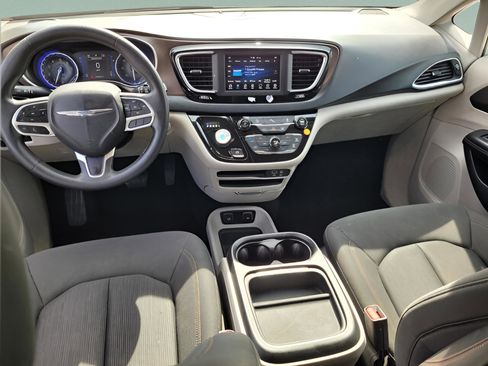 Used 2019 Chrysler Pacifica Touring Plus image 18
