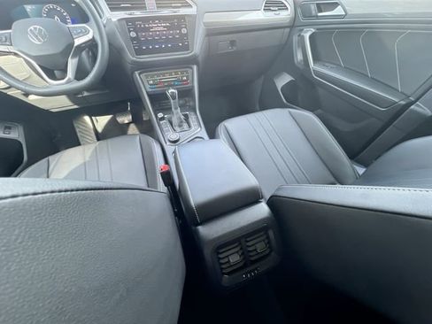 Certified 2022 Volkswagen Tiguan SE w/ Panoramic Sunroof Package image 20