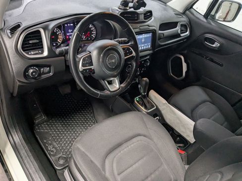 Used 2019 Jeep Renegade Latitude w/ Cold Weather Group AWD/4WD image 12