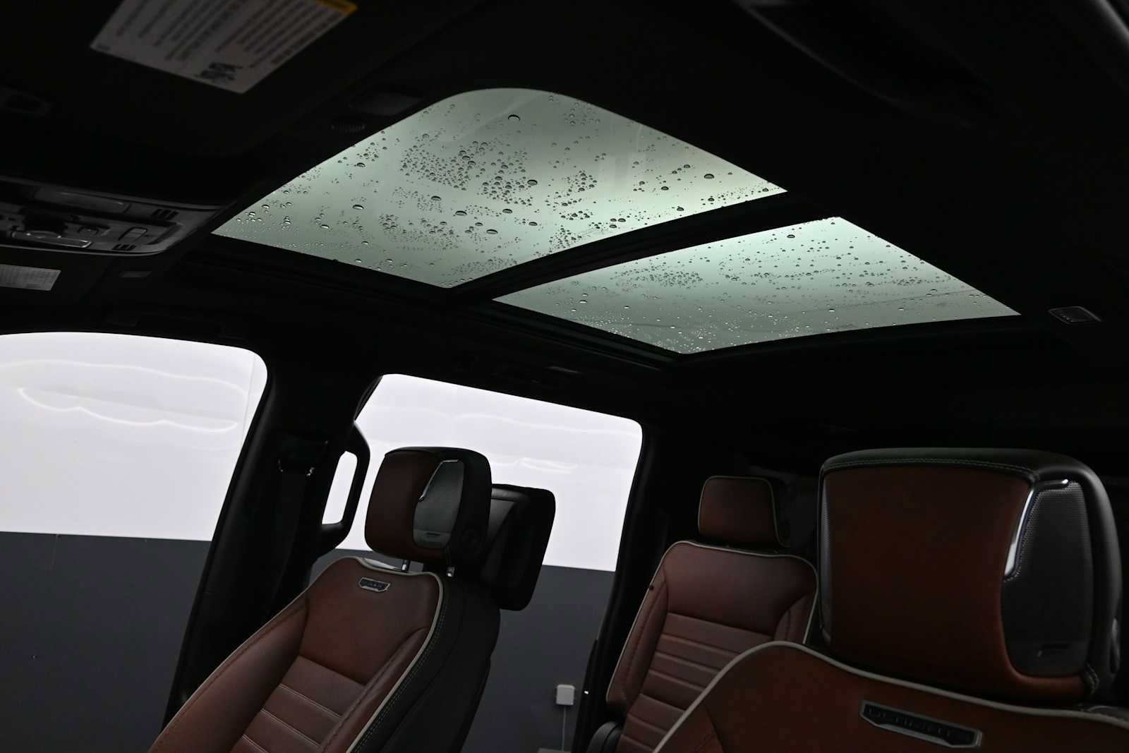Used 2023 GMC Yukon XL Denali Ultimate AWD/4WD image 11