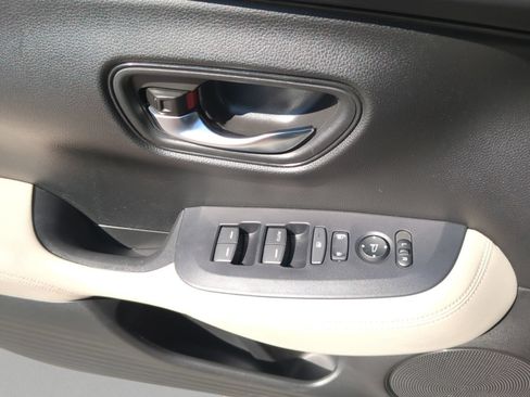 Certified 2024 Honda HR-V LX image 17