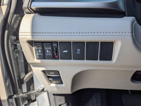 Used 2025 Honda Odyssey EX-L image 32