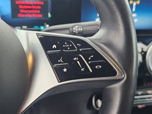 Used 2025 Mercedes-Benz GLA 250 4MATIC image 31