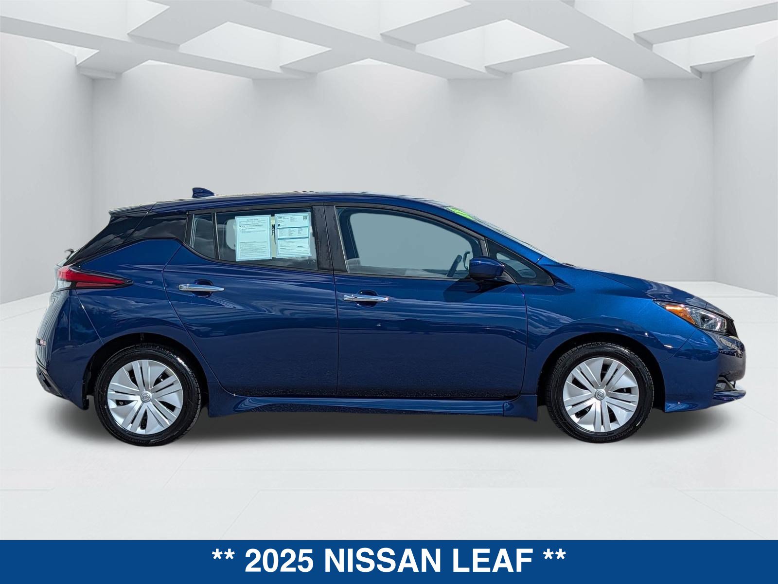 Used 2025 Nissan Leaf S FWD image 4
