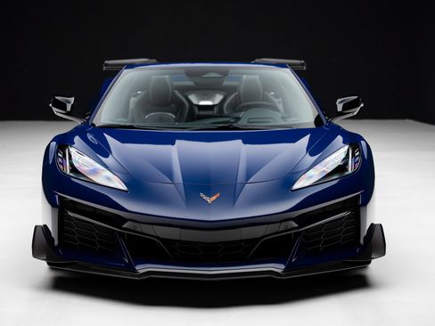 Used 2025 Chevrolet Corvette Z06 w/ Stealth Interior Trim Package RWD image 9