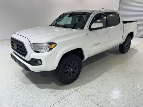 Used 2021 Toyota Tacoma SR5 w/ Technology Package image 8