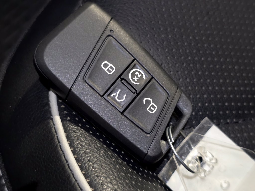 Used 2024 Volkswagen Tiguan SEL R-Line AWD/4WD image 32