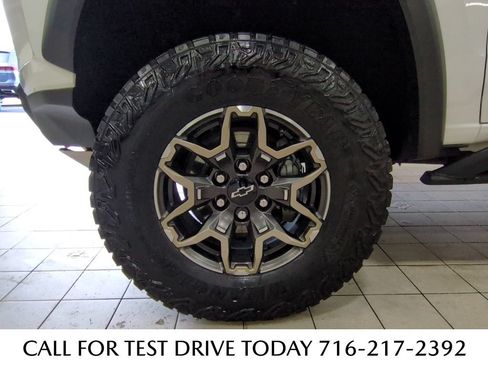 Used 2024 Chevrolet Colorado ZR2 w/ Safety Package AWD/4WD image 20